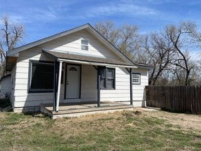 Building Photo - 2206 W Nickerson Blvd