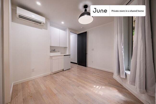 Building Photo - Room in Shared 4 bed/4 bath home in Ditmas Park