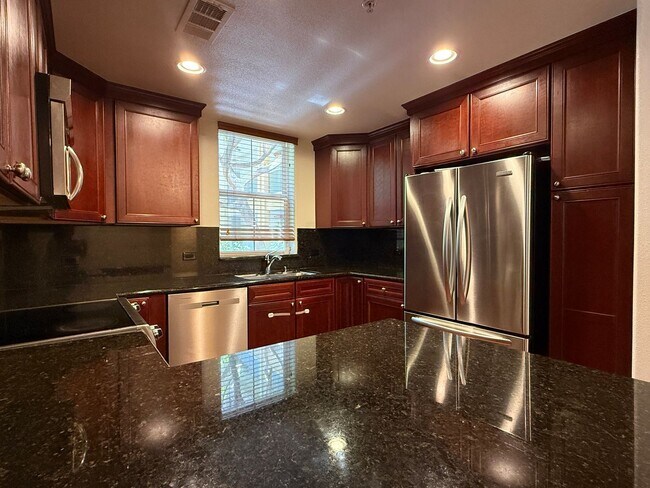 Foto del edificio - Modern 3 Bedroom 2 Bathroom Condo at the Monte Vista in Downtown San Jose