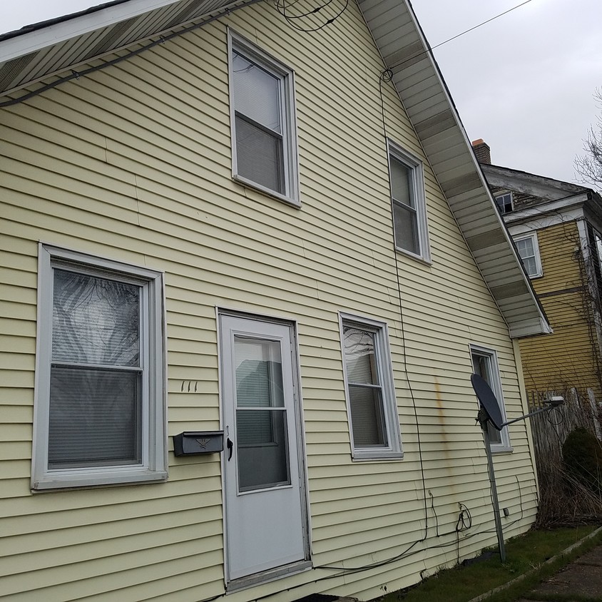 Primary Photo - 111 E Main St
