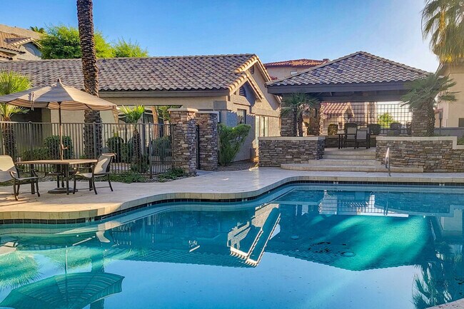 Foto del edificio - 2025 E Campbell Ave