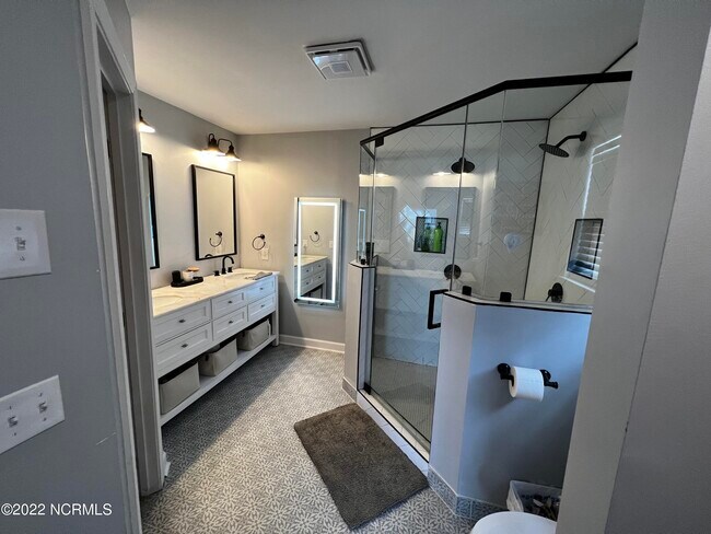 Building Photo - 605 Huff Dr
