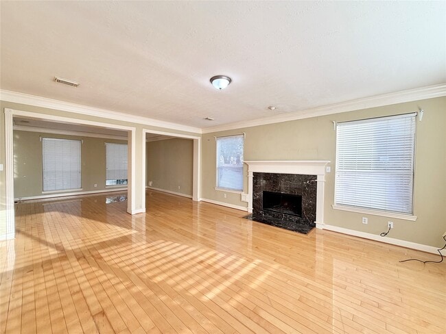 Building Photo - 1916 Lakewinds Dr