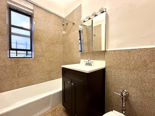 Building Photo - 664 W 163rd St