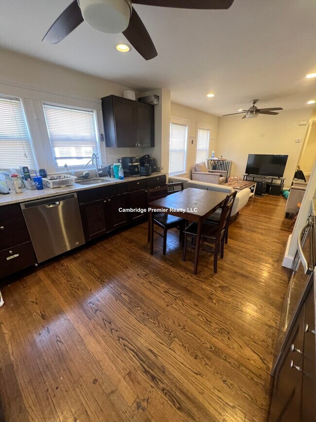 Building Photo - 117 Burget Ave