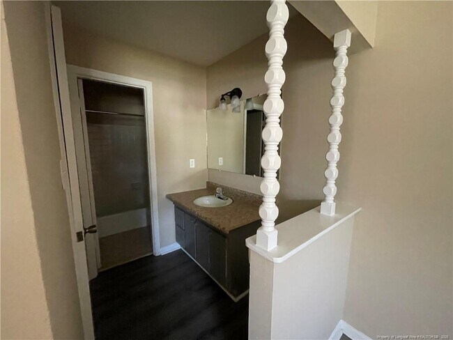 Building Photo - 4959 Fieldcrest Dr