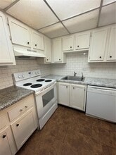 Building Photo - 4160 Inverrary Dr