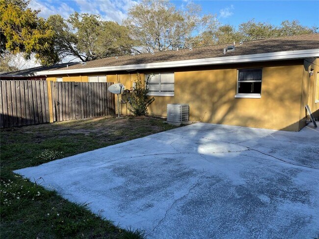 Building Photo - 724 Heritage Ln