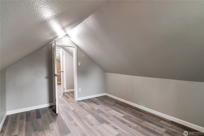 Building Photo - 730 S Elmgrove St