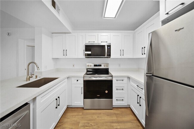Foto del edificio - 8264 Key Royal Cir
