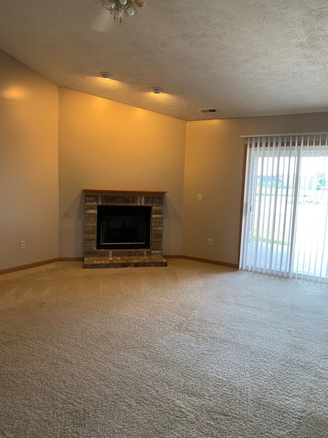 Building Photo - 2 bedroom, 2 full Bath, 2 car attached garage, West Lafayette duplex.