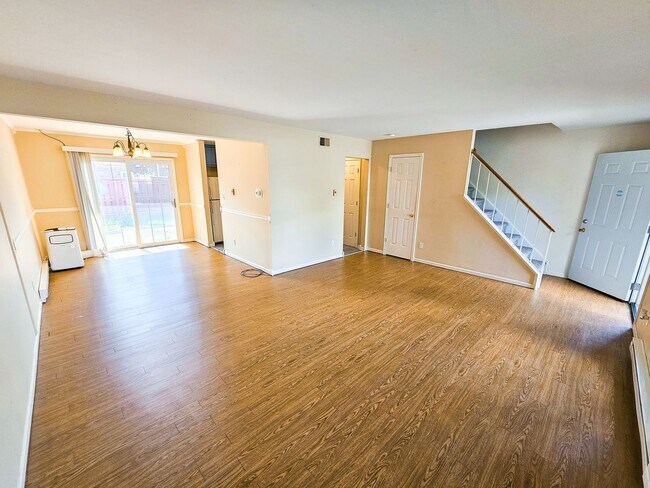 Foto del edificio - 717-717 Southfield Ct