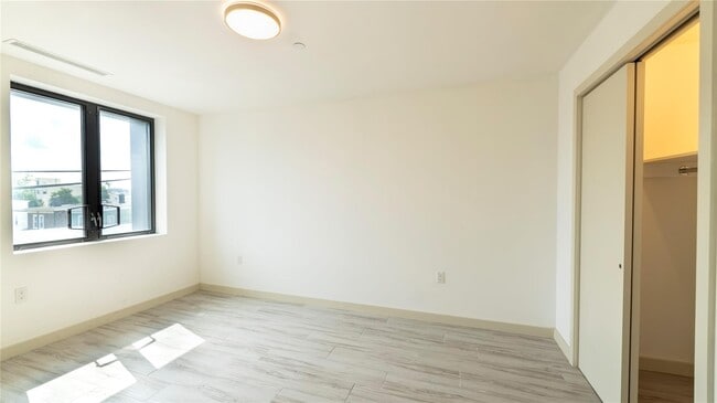 Building Photo - 109-9 15th Ave
