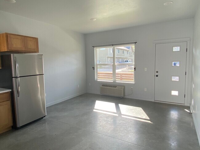 Building Photo - 618 Westgate Ave