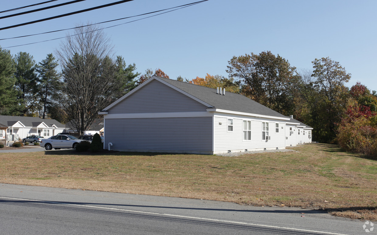 Primary Photo - Moss Street Square