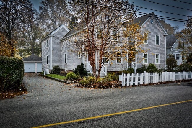 Building Photo - 14 Pleasant St