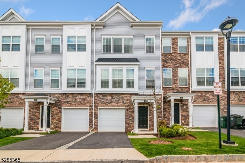 403 Saratoga Court Townhome Rentals in Branchburg NJ