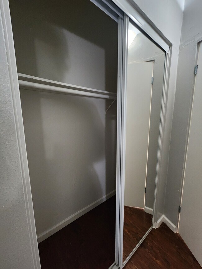 Foto del edificio - 2600 W 8th St