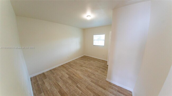 Foto del edificio - 2940 NW 88th St
