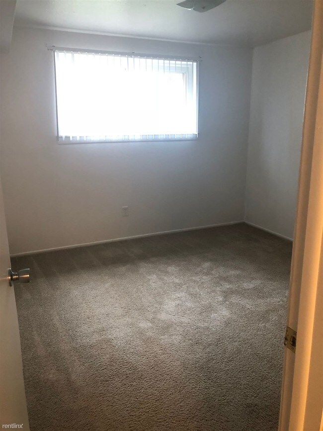 Foto del edificio - 1 br, 1 bath Apartment - 793 Green Rd Apt 318