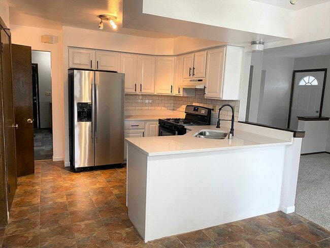 Kitchen - 3600 S 92nd St