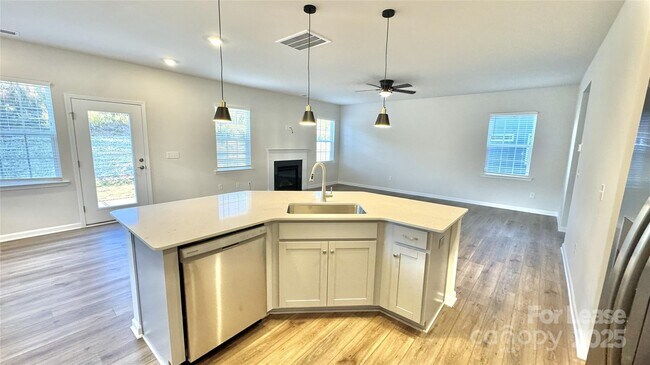 Foto del edificio - 1612 Swallow Tail Dr