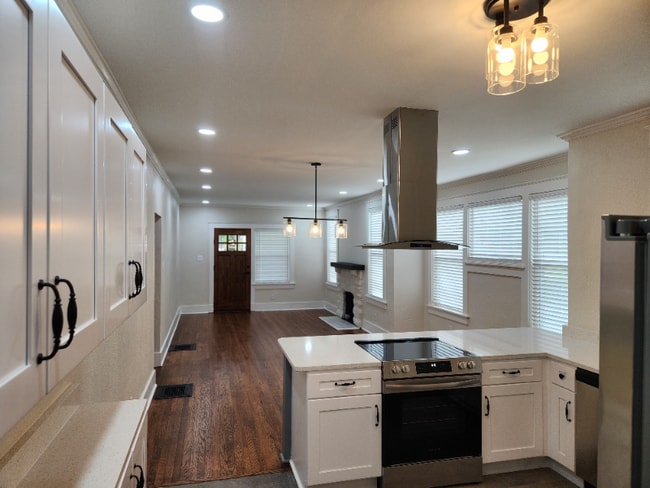 Building Photo - 1531 Kendale Ave