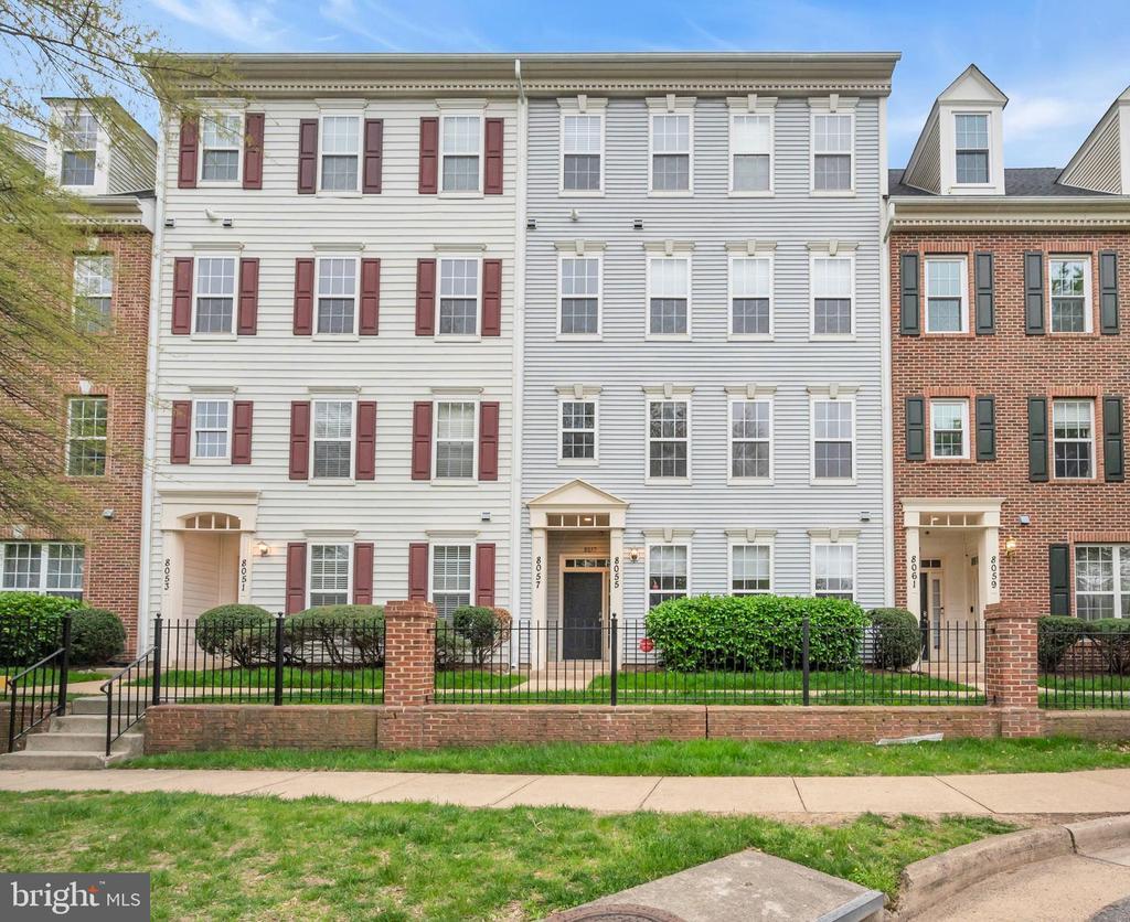 Foto principal - 8055 Gatehouse Rd