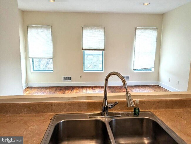 Foto del edificio - 1906 Fleet St