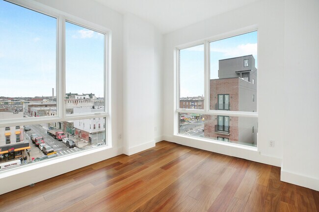 Building Photo - 215 Freeman St