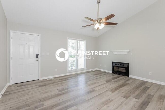Building Photo - 3 Bedroom Pet-Friendly Home in CLAYTON, NC with Main Street Renewal