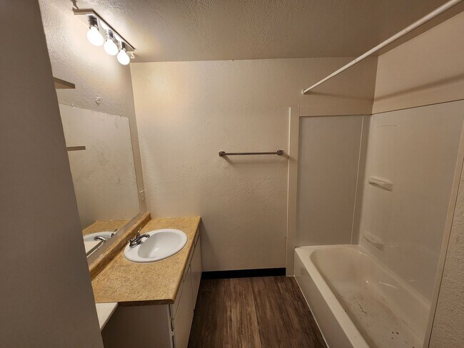 Building Photo - 116 Delaware Ave