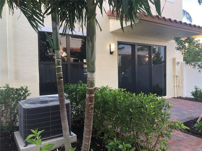 Foto del edificio - 20901 NW 1st Dr