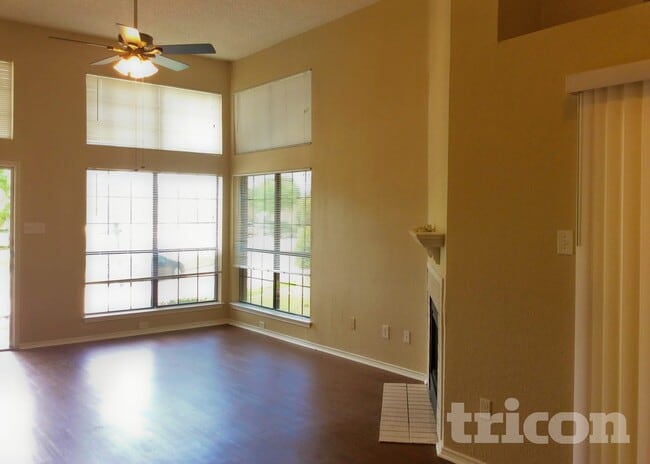 Foto del edificio - 1527 Charleston Cove