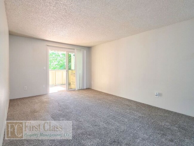 Building Photo - 3618 SW Beaverton Hillsdale Hwy