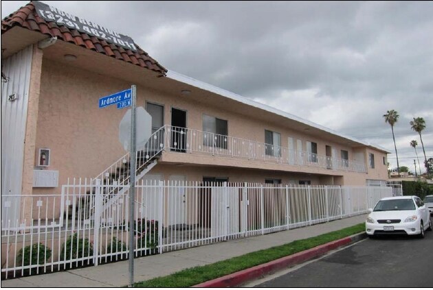 Building Photo - 745 N Ardmore Ave