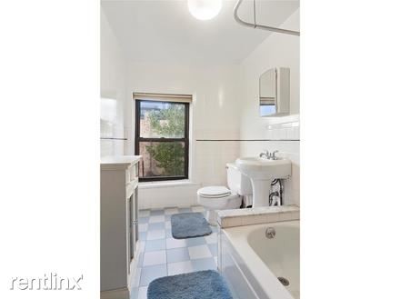 Foto del edificio - 3 br, 1 bath  - 2147 45th Ave