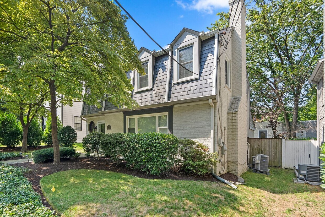 Primary Photo - 3 Bed 3.5 Bath - North Cleveland Park Dutc...