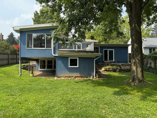 Foto del edificio - 3 bedrooms, 2 bathrooms, fenced in yard, e...