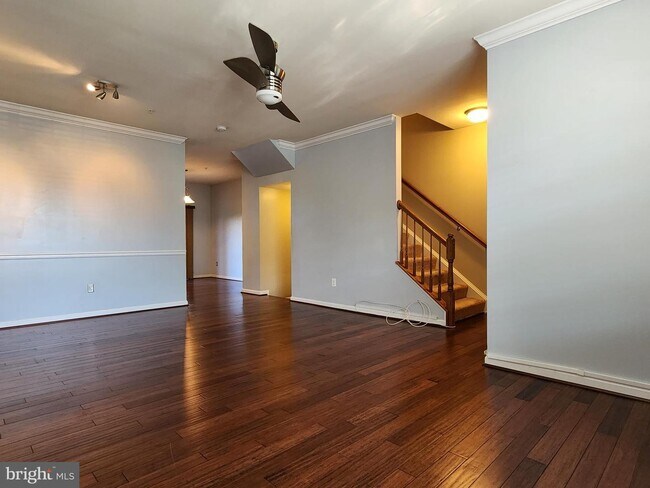 Building Photo - 635 Cawley Dr