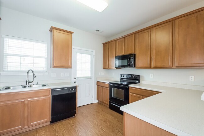 Building Photo - 4001 Laurel Glen Dr