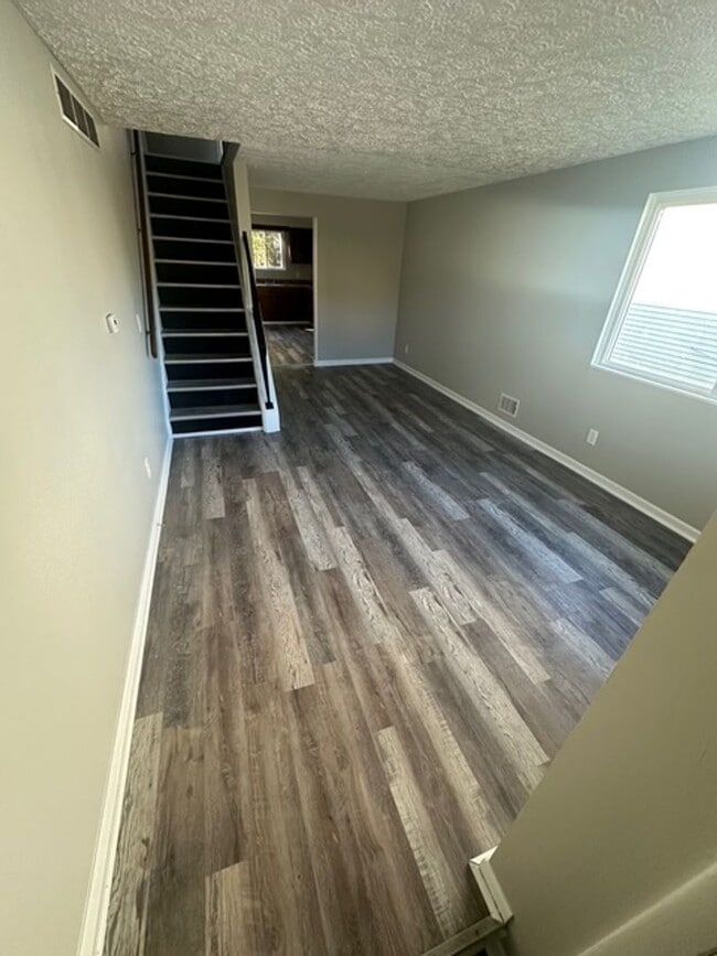 Building Photo - 31 Plover St