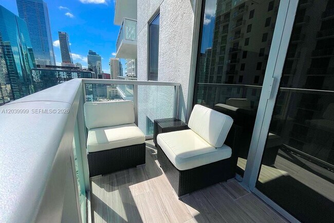 Foto del edificio - 1050 Brickell Ave