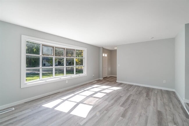 Building Photo - 412 Harper Ln