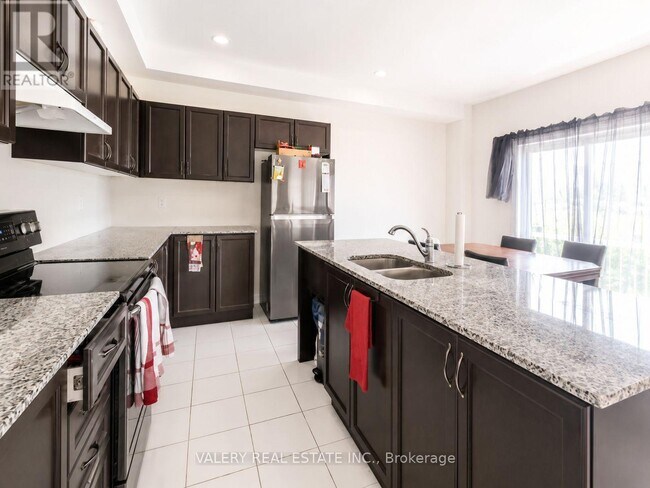 Photo du bâtiment - 407 Linden Dr