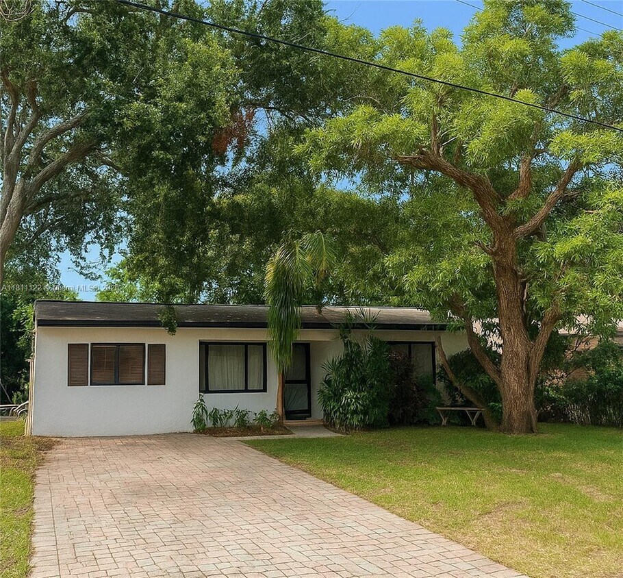 Foto principal - 722 SW 10th St