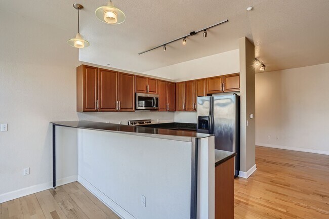 Foto del edificio - Evolve Real Estate: Beautiful Loft 1 Bed/2 Baths, 1200 SQFT in the Heart of Greenwood Village!