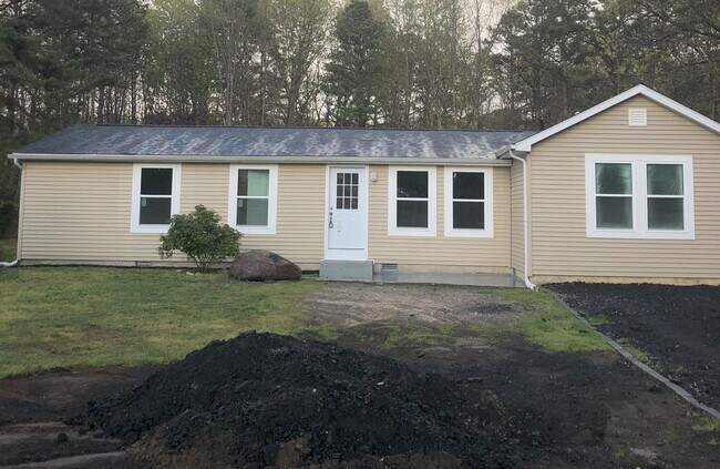 Building Photo - 1692 Victory Ave