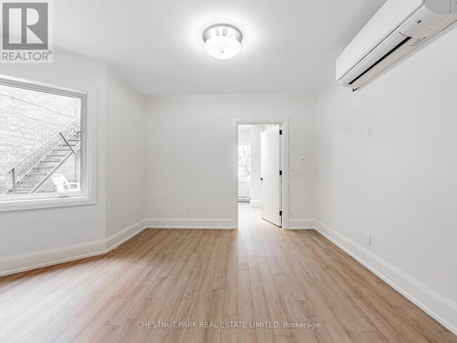 Building Photo - 2528-2528 Yonge St