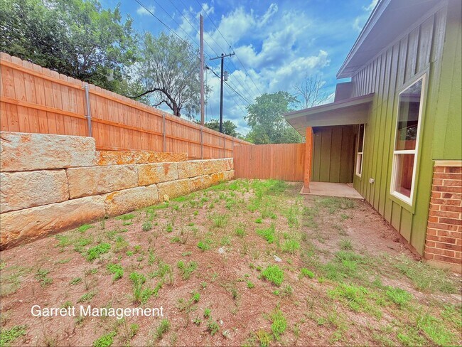 Building Photo - Newly Built Duplex For Rent!